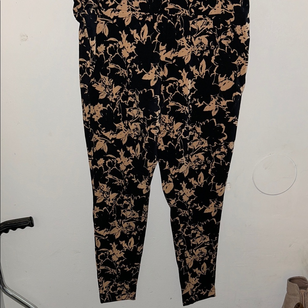 Terra & Sky Black and Tan Floral Leggings